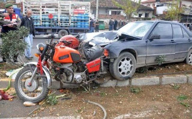 Otomobil Sepetli Motosiklete Çarpti: 1 Ölü, 2 Yarali