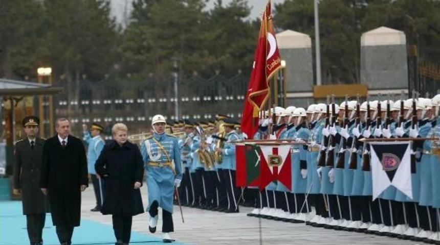 Litvanya Cumhurbaşkani, Resmi T&ouml;renle Karşilandi