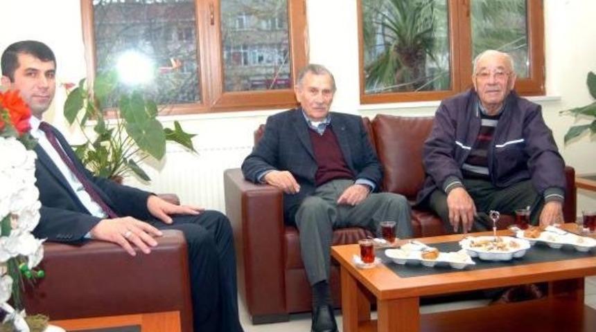 Eski Başbakanlardan Akbulut Bayrami&ccedil;'te