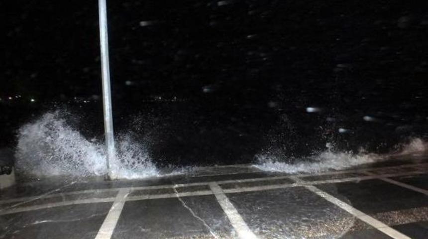 Marmaris'te Yağiş Hayati Olumsuz Etkiledi