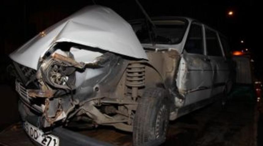 Geri Kayan &Ccedil;&ouml;p Kamyonu 3 Araca Zarar Verdi