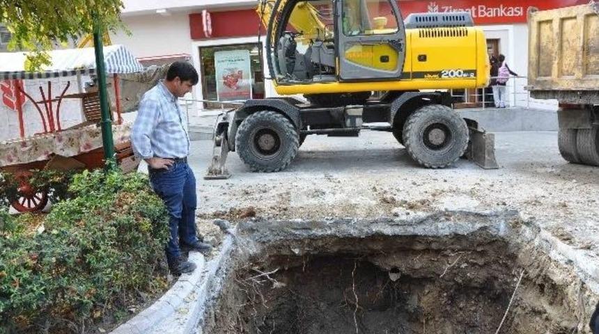 Kuşadası&rsquo;nda Yer Altı Koyneyniri Montajı S&uuml;r&uuml;yor