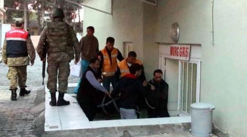 Cinnet Getiren Asker, 2 Arkadaşını Vurduktan Sonra İntihar Etti