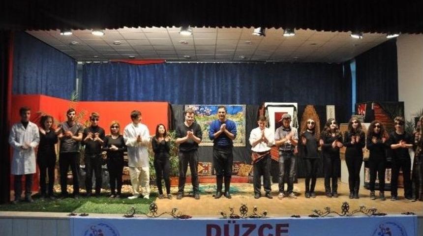 &Ccedil;atlak Kova Adlı Oyun Engelliler İ&ccedil;in Sahnelendi