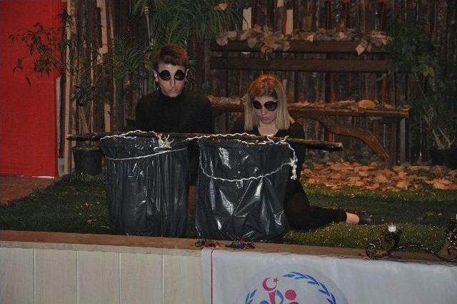 &Ccedil;atlak Kova Adlı Oyun Engelliler İ&ccedil;in Sahnelendi 1