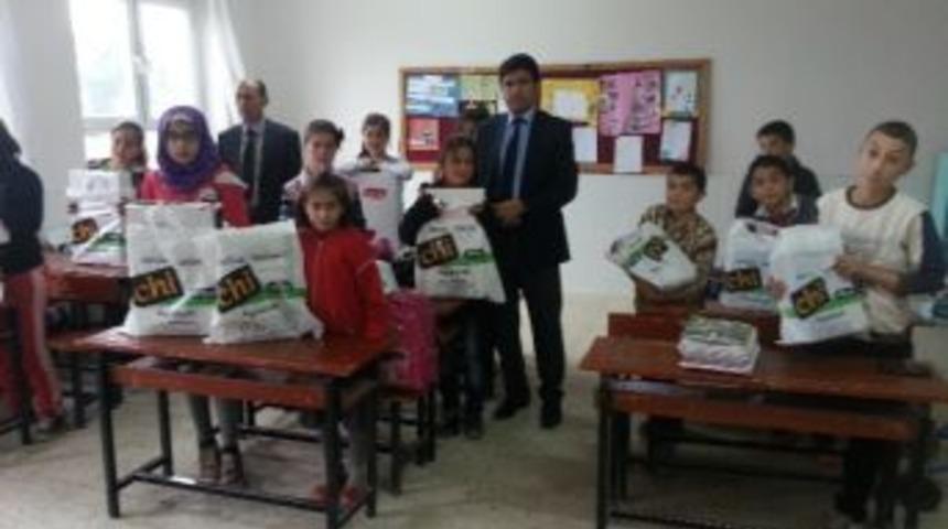 Aladağ&rsquo;da &Ouml;ğrencilere Kıyafet Yardımı