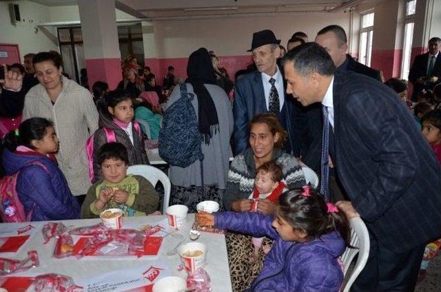 Romanlar Çorba Dağıtım Projesinden Memnun