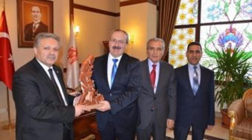 Erzincan&rsquo;da G&uuml;nl&uuml;k Bin 850 Ton Pancar İşleniyor