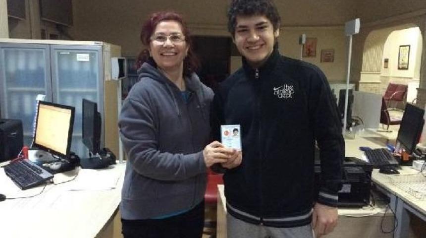 Suriyeli M&uuml;zik Dahisi Tambi, Gece A&ccedil;ılan N&uuml;fus M&uuml;d&uuml;rl&uuml;ğ&uuml;'nden N&uuml;fus C&uuml;zdanını Aldı