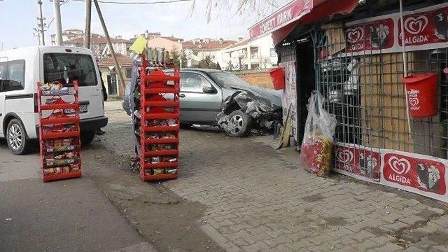 Kulu&rsquo;da Kamyonetle Otomobil &Ccedil;arpıştı: 3 Yaralı 1