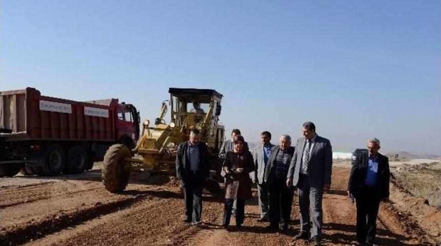 Meram Kavak Mahallesi&rsquo;nde Yol &Ccedil;alışması