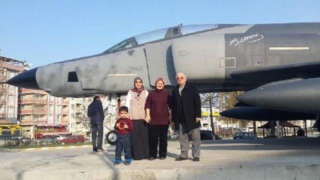 Boyabat'a Tayyareci Nuri Bey Anısına Savaş Uçağı
