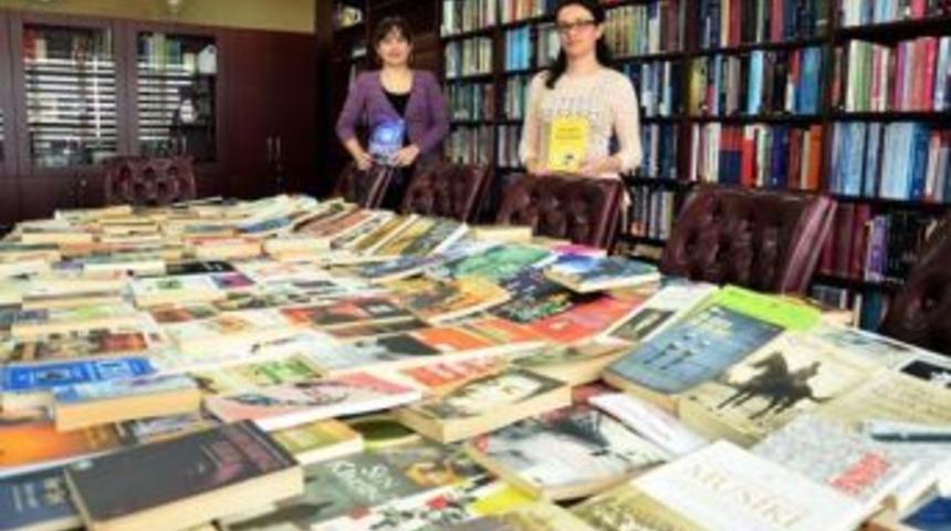 &Ccedil;om&uuml; K&uuml;t&uuml;phanesi'ne Ko&ccedil; Holding'ten Bağış