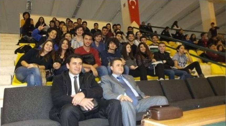 Burhaniye&rsquo;de Okullar Kıyasıya Yarışıyor