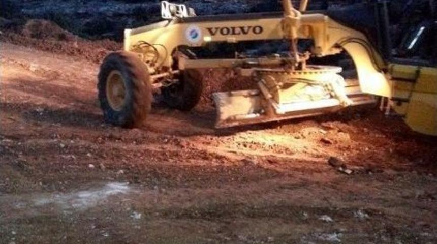 Kepez Belediyesi Şehir Hastanesinin Yollarını A&ccedil;ıyor