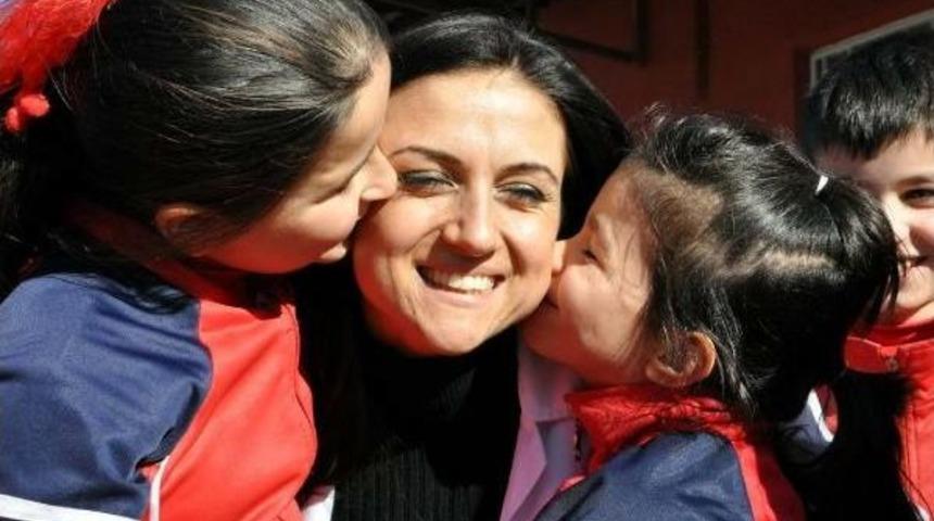 '&ccedil;alıkuşu Dilek &Ouml;ğretmen' D&uuml;nyanın En İyi 50 &Ouml;ğretmeninden Biri