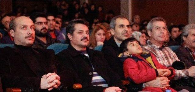 &rsquo;entrikalı Dolap Komedyası&rsquo;&rsquo; Tiyatro Oyunu İlgi G&ouml;rd&uuml; 1