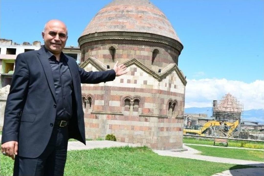 Yakutiye, &Uuml;&ccedil; K&uuml;mbetler Tarihi Yarımadasını Oluşturuyor