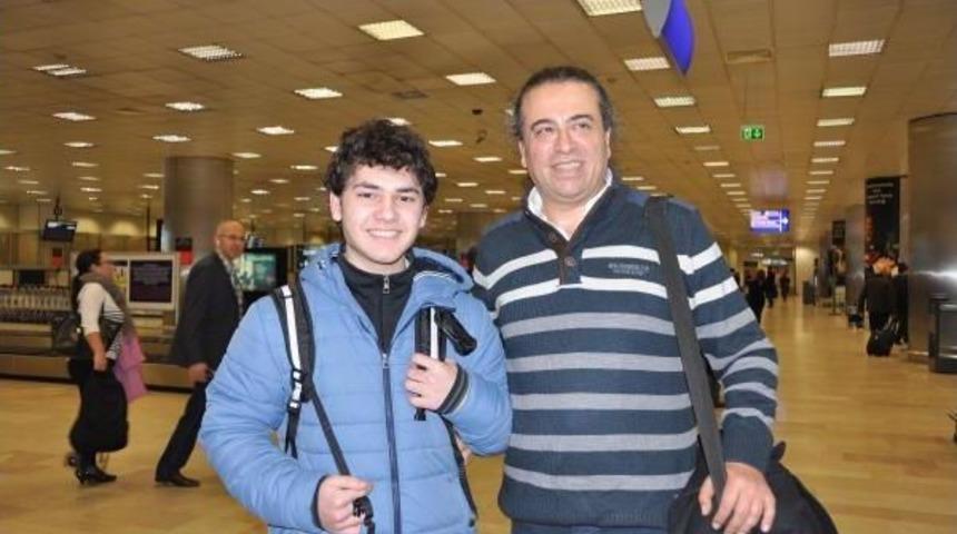 Bir Gecede T&uuml;rk Vatandaşı Olan M&uuml;zik Dehası Tambi, Konser İ&ccedil;in Petersburg'a U&ccedil;tu