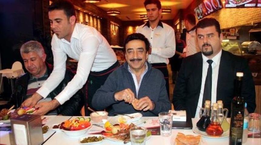 Hakkı Bulut: Sanat&ccedil;ılar Siyasete Alet Edilmemeli