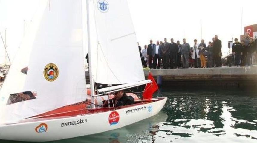 Engelliler İ&ccedil;in &Ouml;zel Olarak Hazırlanan Yelkenli T&ouml;renle Denize İndirildi