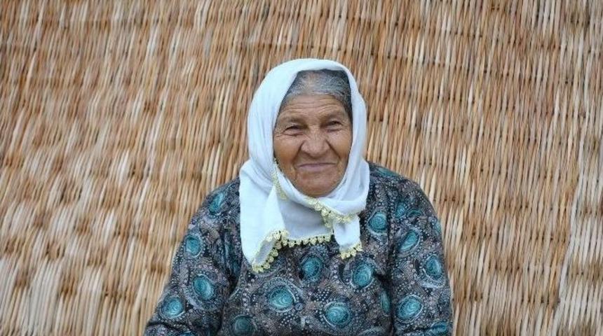 70 Yaşında Hasır Dokumaya Devam Ediyor