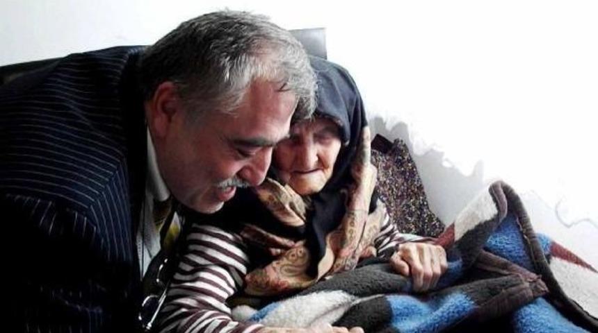 105 Yaşında &Ouml;len Hanife Nine'ye, 103 Yaşındaki Kızkardeşi Ve 90 Yaşındaki Oğlundan G&ouml;zyaşı