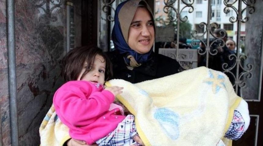 K&uuml;&ccedil;&uuml;k Ecrin&rsquo;in Evinde İlk Yaptığı Şey &ldquo;resim&rdquo; Oldu