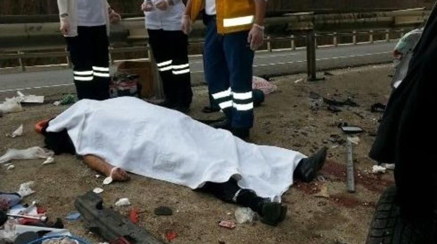 Bariyerlere Çarpan Otomobilin Sürücüsü Ve Eşi Öldü