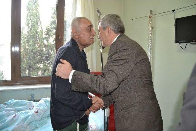 Mhp Genel Başkan Yardımcısı Şefkat Çetin’den Hasta Ziyareti