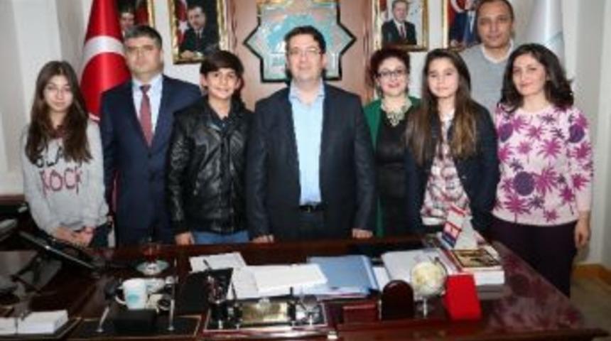 Başkan Yazgı, &Ouml;ğrencilere R&ouml;portaj Verdi