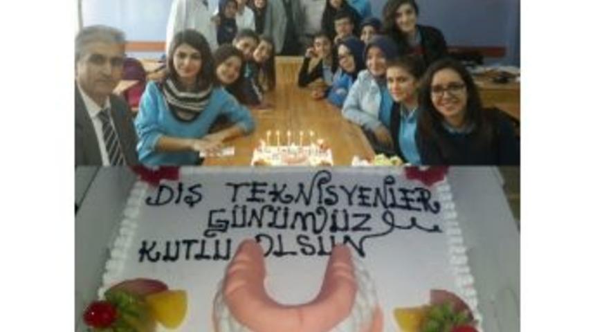 Geleceğin Diş Teknisyenleri G&uuml;nlerini Kutladı