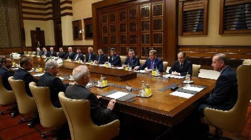 Cumhurbaşkanı Erdoğan, Başakşehir Kul&uuml;b&uuml; Başkanı G&uuml;m&uuml;şdağ Ve Beraberindekileri Kabul Etti