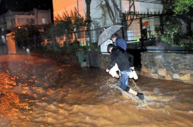 Bodrum'da Sağanak Yağış