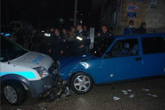 Polisten Kaçtı, Polis Aracına Çarptı