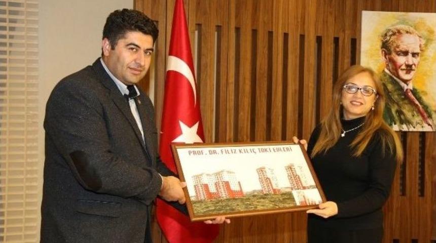 &Uuml;niversite Toki Konutlarına Rekt&ouml;r Kılı&ccedil;&rsquo;ın İsmi Verildi