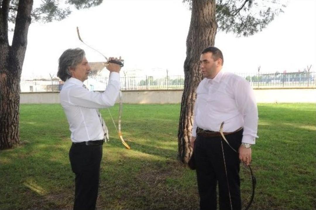 G&ouml;rme Engelliler Dernek Başkanı Ok Attı, Kaymakam Kaydetti