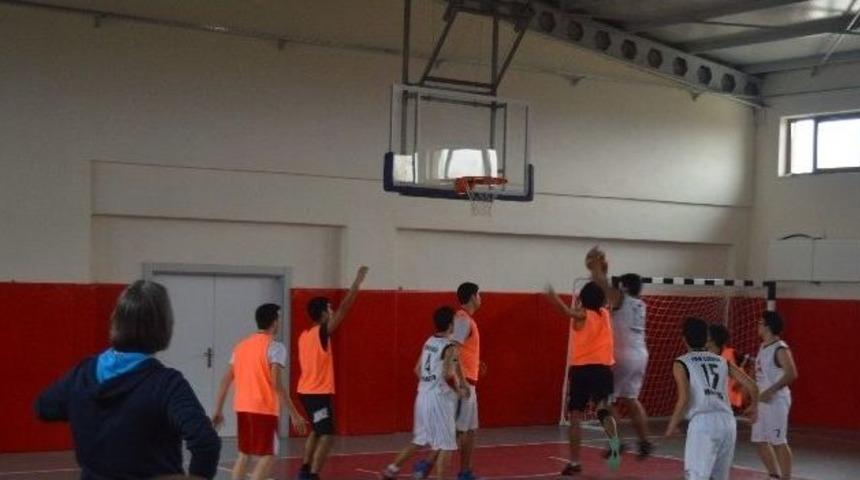 Basketbol Şampiyonası İ&ccedil;in Hazırlık Ma&ccedil;ı Oynadılar