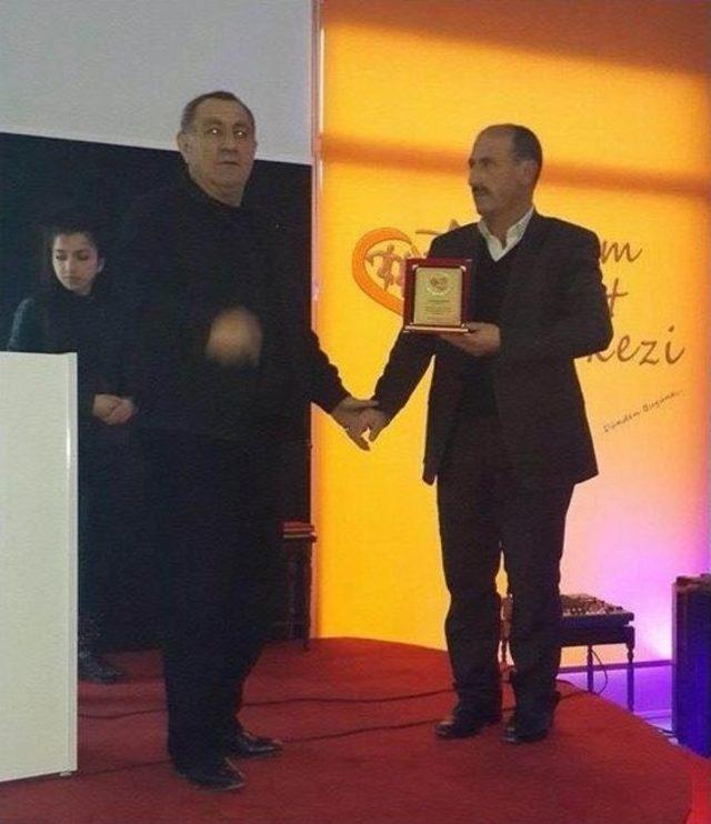 Vanlı Şair Ve Yazarlardan S&ouml;yleşi Ve İmza G&uuml;n&uuml; 1