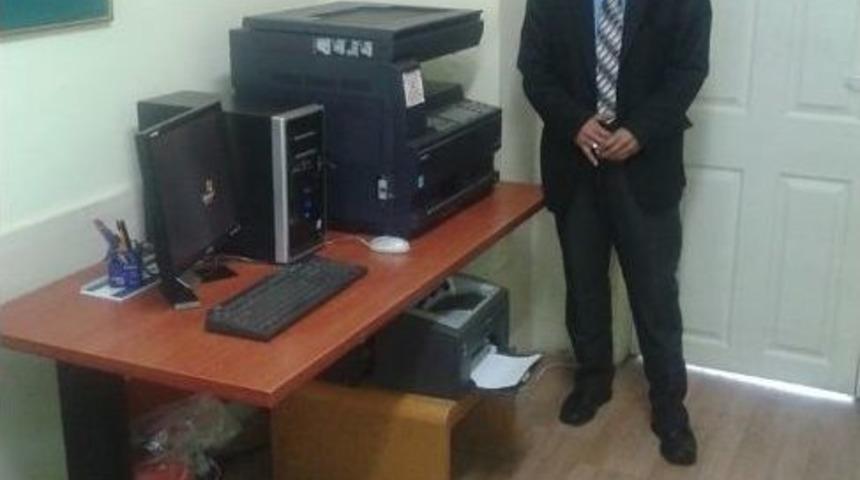 İnternet Cafesini Kapatan Muhtar Bilgisayarları Okula Bağışladı