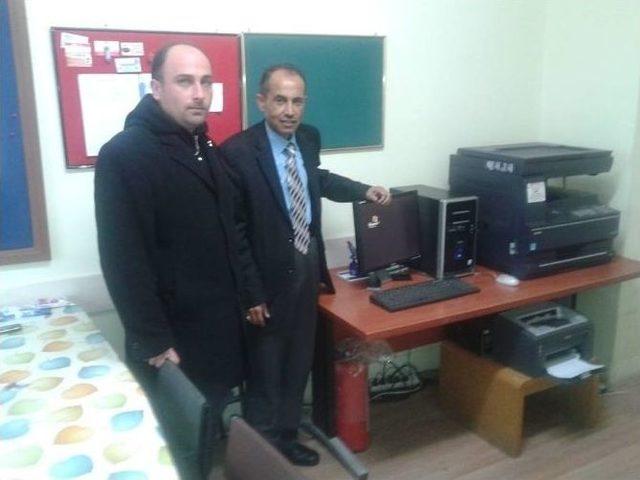 İnternet Cafesini Kapatan Muhtar Bilgisayarları Okula Bağışladı 2