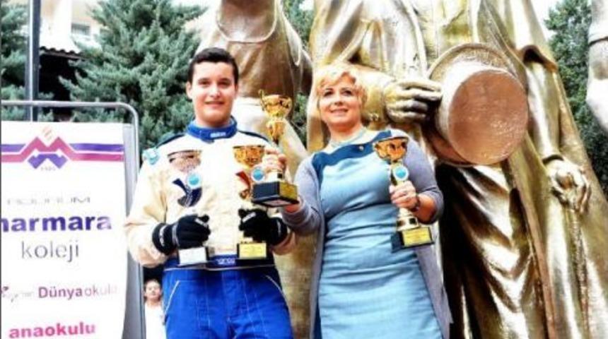 Ehliyeti Yok Ama Pistlerde Fırtına