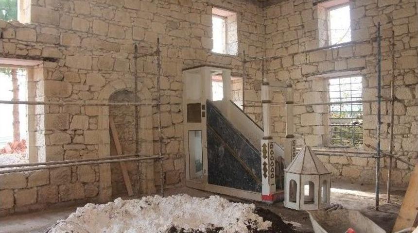 60 Yıllık Tarihi Cami Restore Ediliyor