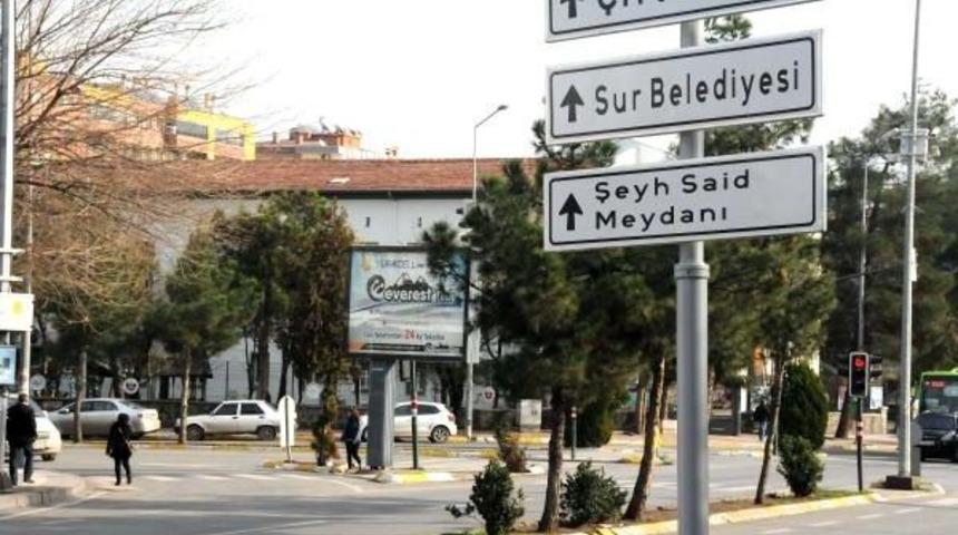 Diyarbakır'da Trafik Y&ouml;n Tabelaları 'şeyh Said' Olarak Değiştirildi