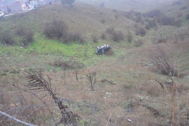 Boz&uuml;y&uuml;k&rsquo;te Trafik Kazası, 2 Yaralı 1