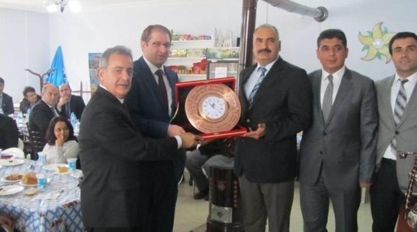 M&uuml;d&uuml;re Veda Yemeği Verildi