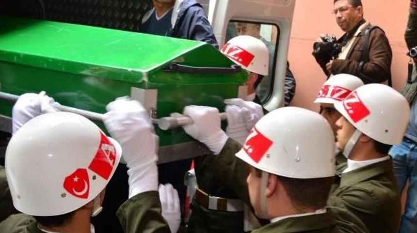 İntihar Eden Uzman &Ccedil;avuş Toprağa Verildi
