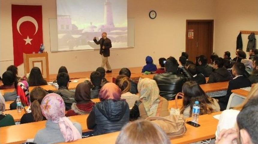 Tarih&ccedil;i-yazar Talha Uğurluel&rsquo;den Sel&ccedil;uklu Eserlerini Anlattı