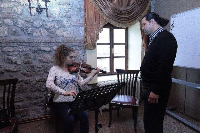 Büyükşehir Belediyesi’nden Sanata Destek 1