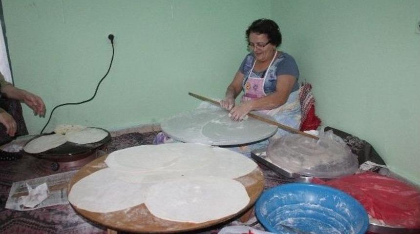 Engellilere Yılbaşı Eğlencesi İ&ccedil;in Kermes D&uuml;zenlendi